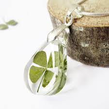 Les bijoux pandora incluent des charms, boucles d'oreilles, bracelets, colliers, bagues et bien plus encore, faits pour célébrer la femme moderne et pleine d'assurance. Offrez Un Trefle A Quatre Feuilles Pour Noel Bijou Nature Porte Bonheur