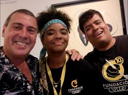 Eso de ser Phenomeno es contagiaoso. Compartiendo con Daniel Coss, Jade  Rosario y Sherryl Marrero. Conversando de lo lindo con este gran núcleo.  Phenomenon Films…dispuestos, arriesgados y decididos.