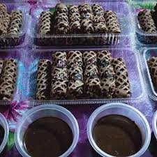 Adonan sederhana telur, santan, dan tepung. Resepi Roti Jala Coklat Beri Kelainan