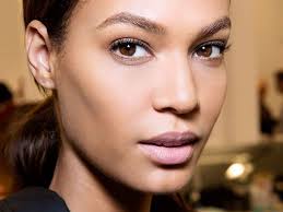 The trick is to shorten not elongate so by using a dab of highlighter in the center bridge but no dark contour lines, the nose is shortened not lengthened. 5 Makeup Tricks For Girls With Narrow Faces