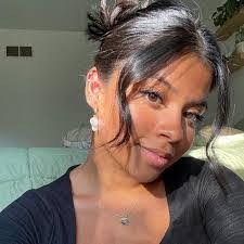 Rochelle Clay's Instagram, Twitter & Facebook