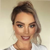 Courtney Goss's Instagram, Twitter & Facebook