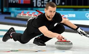 Спортсме́н • ( sportsmén ) m pers ( genitive спортсме́на, nominative plural спортсме́ни, genitive plural спортсме́нів, feminine спортсме́нка ) athlete, sportsman. Podozrevaemyj V Dopinge Rossijskij Sportsmen Pokinul Olimpijskuyu Derevnyu Obshestvo Rbk