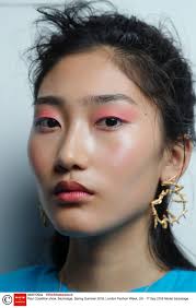 Every High Fashion Make Up Look From Backstage At Fashion Week Ss19 Makeup Looks Makeup Trends Spring Makeup