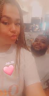 Amber Robertson's Instagram, Twitter & Facebook