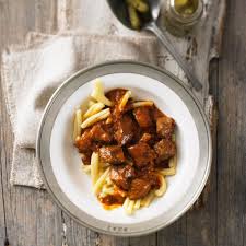 Das Perfekte Rezept Fur Den Klassiker Gulasch Rezept Einfach Gulasch Rezepte Rezepte