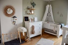 Dulux Valentine Chambre De Bebe Au Teinte Blanche Et Vert De Gris Chez Seizeandc Vertdegris Chambre Bebe Meuble Decoration Chambre Bebe Deco Chambre Bebe