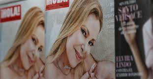 Os fillos subrogados do deus dos cartos