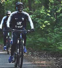 Yet, he drives only one car (mini cooper). Mundo Deportivo N Golo Kante 2013 Jugador De La Ligue Facebook