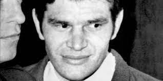 La chambre criminelle de la cour de cassation a refusé d'examiner son pourvoi contre l'arrêt de la cour d'assises de bordeaux au motif qu'il ne s'était pas constitué prisonnier ( « mise en état la veille de l'audience » ). Le Plus Ancien Prisonnier De France Libere