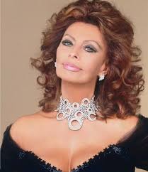 FARÁNDULA ASÍ LUCE SOFÍA LOREN A LOS 90 AÑOS: SIN MAQUILLAJE, CON UNA  BELLEZA QUE TRASCIENDE EL TIEMPO El periodista Mario Massaccesi compartió  en redes sociales imágenes actuales de la actriz Sophia