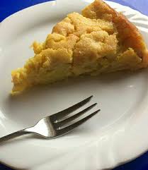 Dann das steif geschlagene eiweiß den restlichen zutaten unterheben und dann in eine backofenfeste form geben. Quark Griess Apfelkuchen Vegan Und Munter