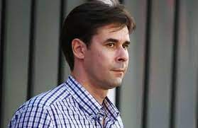 Ο χρυσός οδηγός περιέχει εταιρείες και επαγγελματίες. A0a3 H9zs6ppbm