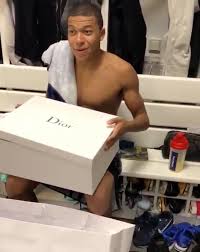800 x 516 jpeg 56 кб. Thiago Silva Plays A Prank On Kylian Mbappe
