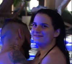 DARKOVA BARBARA NEPREPOZNATLJIVA BEZ ŠMINKA! Isplivale ŠOK FOTKE, ona u  tangama, evo kako se zabavljaju!