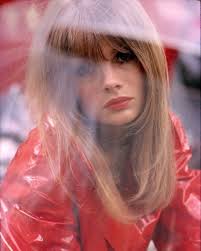 The timeless Jean Shrimpton, photographed by Saul Leiter, 1966 🌼
