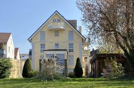 Wir geben ihnen einen überblick an passenden wohnungen in ihrer wunschstadt, von privat und von maklern. 5 Zimmer Wohnung Zu Vermieten Schlossstrasse 26 73765 Neuhausen Auf Den Fildern Esslingen Kreis Mapio Net