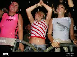Young girls candid audience hi-res stock photography and images - Alamy