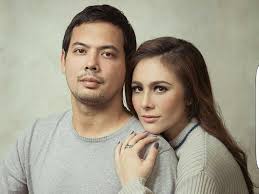 Help us build our profile of wulan guritno and adilla dimitri! Kowm7uciok3a7m