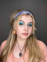 Julia Burge's Instagram, Twitter & Facebook