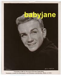 BEN COOPER ORIGINAL 8X10 PHOTO HANDSOME PORTRAIT 1956 PARAMOUNT PICTURES