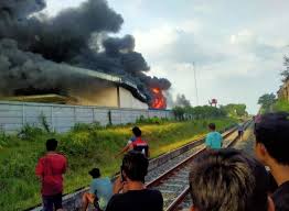 Persyaratan pabrik sepatu rembang / persyaratan pa. Baru Beroperasi Pabrik Sepatu Dan Tas Di Kalijambe Sragen Terbakar