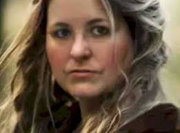 What is the current snow blowing etiquette and does the snowblowee bear any  responsibility if the snow blows onto a neighbour's freshly shoveled  walkway?