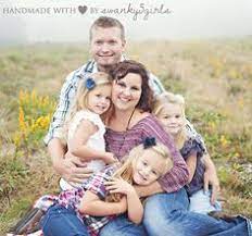 Another Idea Family Photo Pose Photography Poses Family Family Portrait Poses