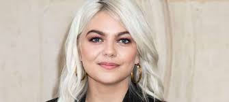 Découvrez les articles louane avec ohmymag. Louane A Accouche D Une Fille Devinez Son Prenom Mce Tv
