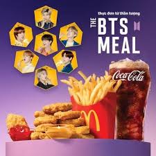 Bts meal sendiri adalah menu kolaborasi antara mcdonald's indonesia dengan boyband asal korea selatan bangtan sonyeondan atau yang lebih populer dengan bts. Omigp1numgdaem
