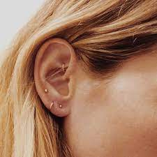 10 Unique And Beautiful Ear Piercing Ideas From Minimalist Studs To Extravagant Jewels Ear Piercings Earings Piercings Piercings