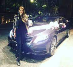 Eina atau nama sebenarnya, ainur syakina azman, 26, semalam mencetuskan kemarahan orang ramai apabila dikatakan mendapatkan vaksin menggunakan jalan pintas bersama suami, datuk paduka kaiser gurmeet harden di hospital raja permaisuri bainun (hrpb), ipoh, perak. Showbiz Benz Birthday Gift For Actress Eina Azman