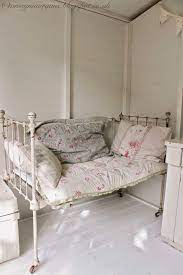 Vecchi Lettini Divano In Ferro Battuto Nello Stile Shabby Il Blog Italiano Sullo Shabby Chic E Camere Shabby Chic Interni Shabby Chic Abitazioni Shabby Chic