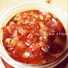 75 gr gedroogde garnalen (ebi) 2 sjalotten 5 teentjes knoflook 2 eetl olie (kokos) 1/4 theel sereh cara membuat: Sambal Udang Kering