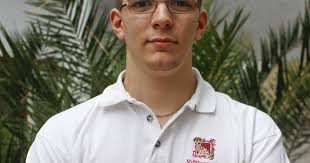 Il crée une épicerie bar restaurant à seulement 22 ans