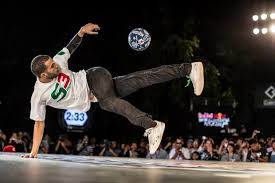 Le champion du monde, andrew henderson, a fait montre de tous ses talents dans une vidéo réalisée dans les rues de londres. International Championnat Du Monde De Football Freestyle Medaille De Bronze Pour Wassim Benslimane