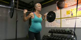 However, a pregnant woman shouldn't try to lift an object heavier than 25 pounds in a day. Pregnant Mom Sparks Online Debate As She Shares Photographs Of Her Weightlifting Just Weeks Before Due Date