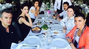 Tüm hayatını sıfırdan başlayarak ilmek ilmek işleyen yiğit, akıllı ve zeki bir karakterdir. Ask Yok Dostluk Var Sozcu Gazetesi