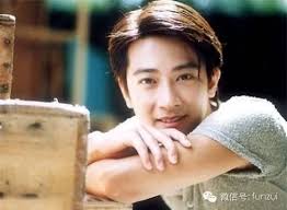 Bản sao Lâm Chí Dĩnh" lão hoá ngược ở tuổi 50, hết thời ngồi một chỗ vẫn  kiếm 200 tỷ dễ dàng