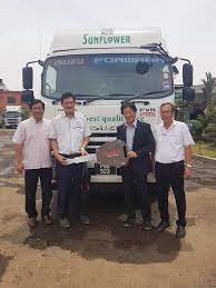 We extract the trade partners from soon hock hung bm sdn bhd's 74 transctions.these companies are mainly located in india,indonesia,pakistan.you can it can calculate the main market and occupation of soon hock hung bm sdn bhd all around the world. Isuzu Malaysia Delivers 6 Trucks To Yhl Trading