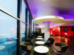 The 12 Coolest Airport Lounge Perks In The World Airport Lounge Hot Travel Lounge Interiors