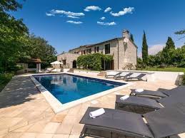 Geraumige Freistehende Villa Mit Eigenem Tennisplatz Pool 15 Km Von Porec Und Strand Entfernt Ferienwohnung Ferien Villa