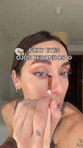 Respuesta a @Rocio Del Carmen Callañaupa Allende Foxy eyes en ojitos  redondos 👁🖤#foxyeyes #delineadodeojos #tipsdemaquillaje #dailymakeup  #foxyeyestutorial #maquillajeojosfacil