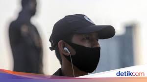 / tidak seperti lumpur yang kita. Anjuran Pakai Masker Banyak Berubah Selama Pandemi Ini Rangkumannya