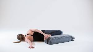 Reach your right arm to the side and bend the elbow at 90 degrees. Yin Yoga For Frozen Shoulder Syndrome