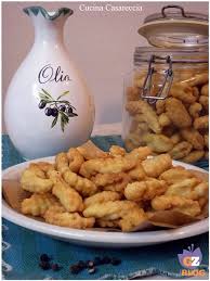 Trova immagini stock hd a tema cena a buffet cena cena celebration e milioni di altre foto, illustrazioni e contenuti vettoriali stock royalty free nella vasta raccolta di shutterstock. Strufoli Salati Ricetta Finger Food Del Blog Cucina Casareccia Ricette Ricette Finger Food Finger Food