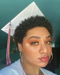 We loved these ideas so much, we wanted to bring them to the naturallycurly audience as well! Graduated High School Yesterday I Like How My Natural Hair Looks Under The Graduation Cap Blackhair