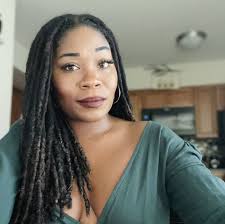 The price for the blue one which is the urban Republic is $13. And the  black one H&M is $20 They are both in pretty good condition. La chamarrita  Azul El precio