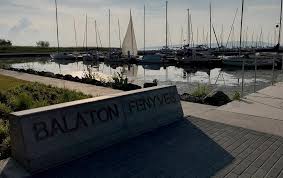 Jul 30, 2014 · a balatonfüredi yacht club a csütörtöktől vasárnapig rendezi meg a melges 24 és a 11m od osztályok hazai csúcseseményét, amely az utolsó két versenynapon kiegészül a limitless füred kupa osztályaival. Balatonfenyves Fenyves Yacht Club Hotel Balatoni Kikotok