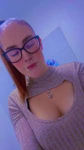 Imogen Ayers's Instagram, Twitter & Facebook